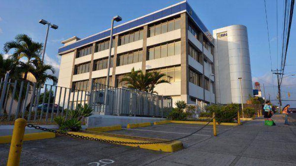 Muere un beb� tras quedar dos horas encerrado en el auto de su padre
