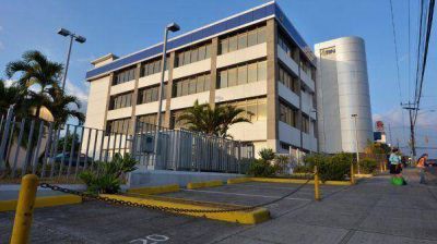 Muere un beb� tras quedar dos horas encerrado en el auto de su padre