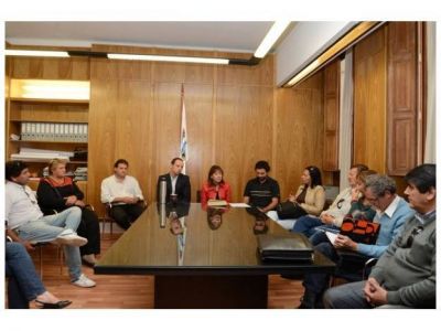 Oficializaron el aumento salarial y regularizaci�n de contratos municipales