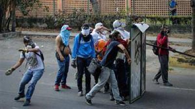 Bajo presi�n de la Unasur, Maduro acept� una mediaci�n en la crisis
