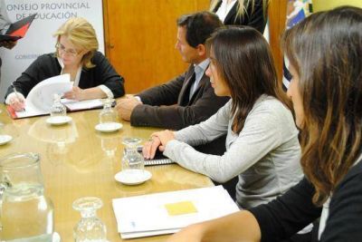 Educaci�n y Fundaci�n YPF acordaron reeditar el proyecto �Escuelas del Bicentenario�