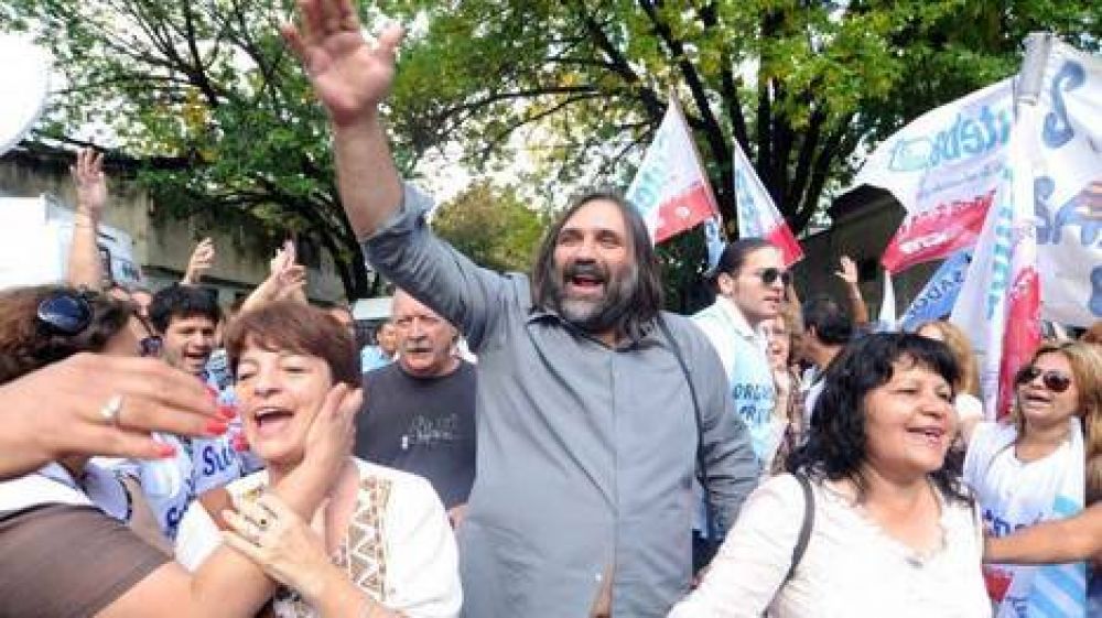 El Gobierno provincial mejor� la oferta y los docentes la consideran "superadora"