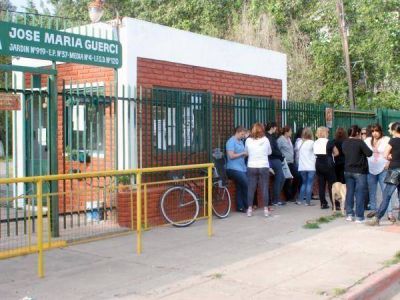 Madres muestran su desagrado por la falta de clases para sus hijos