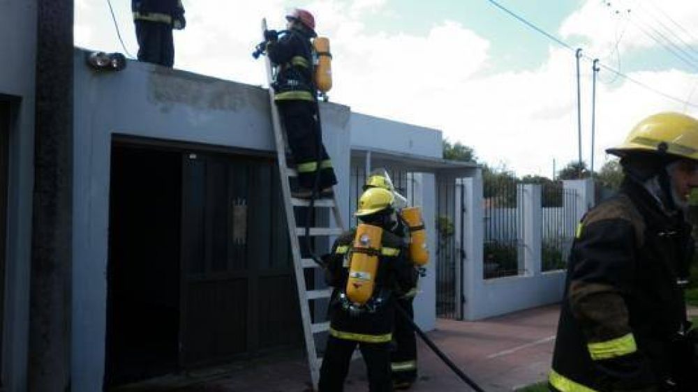 Principio de incendio en una vivienda de barrio Santa Marta