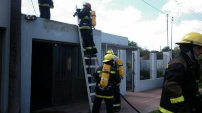 Principio de incendio en una vivienda de barrio Santa Marta