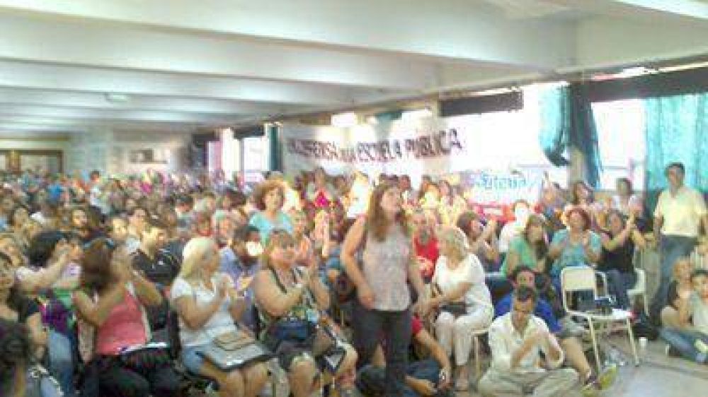 Maestros nucleados en Suteba local aprobaron la nueva oferta