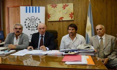 El secretario de Hacienda admiti� que el municipio cerr� 2013 con deuda