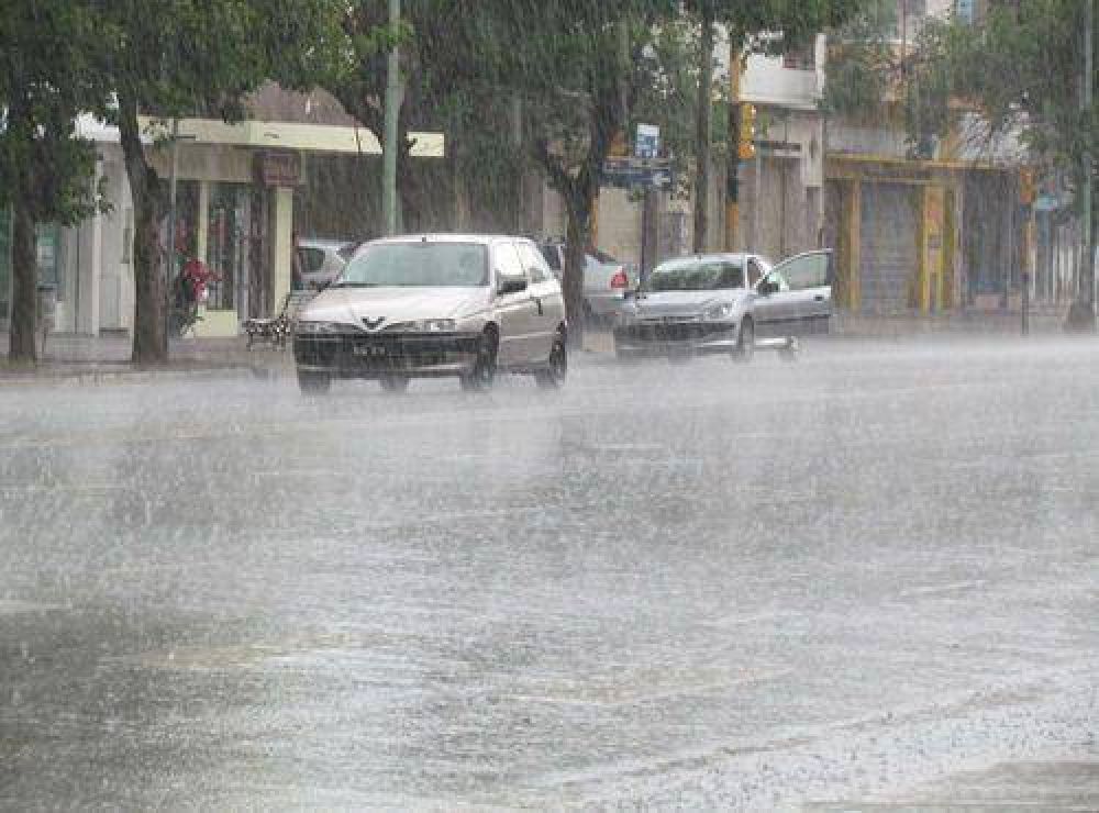 Anuncian tormenta y lluvia para el domingo