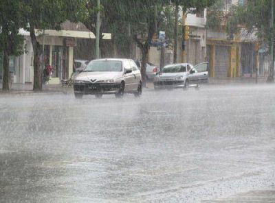 Anuncian tormenta y lluvia para el domingo