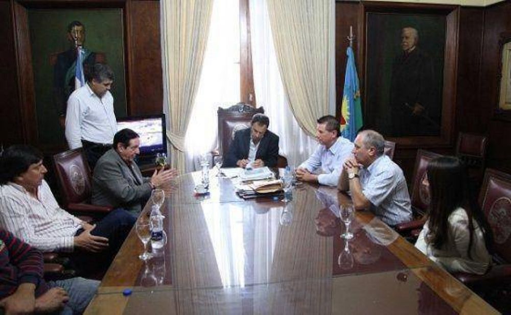 Municipales de La Plata acordaron un 35% de aumento