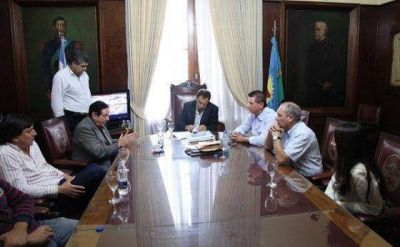 Municipales de La Plata acordaron un 35% de aumento
