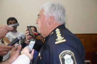 Fuerte pol�mica por la retenci�n de sueldos de polic�as con carpetas m�dicas