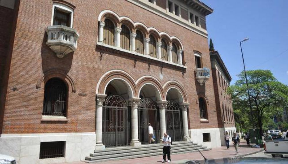 Suspenden a un sacerdote acusado de abusar de una ni�a