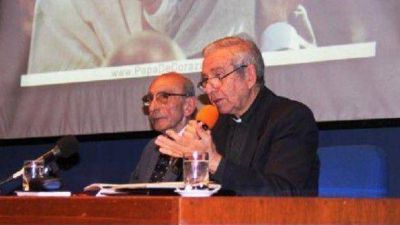 �Camino al Bicentenario�: conferencias en la FET