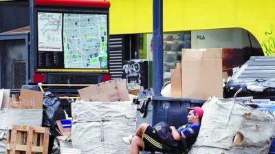 El problema de la basura: Crece el n�mero de cartoneros que recogen residuos en Capital