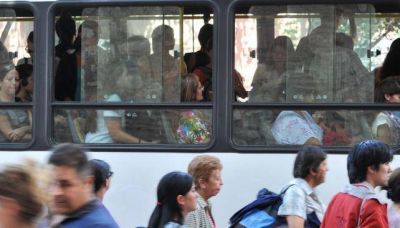Siguen muy irregulares las frecuencias del transporte urbano