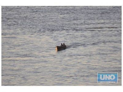 Un canoero fue atrapado cuando trasladaba ilegalmente dos dominicanos hacia Concordia