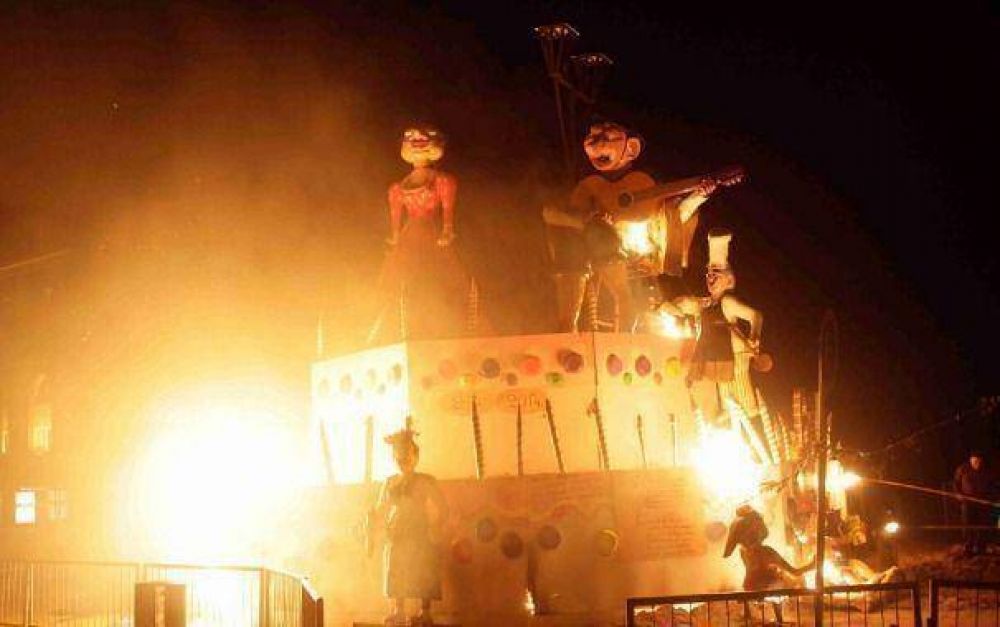 Se realiz� la 60� Falla Valenciana Marplatense