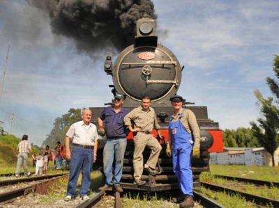 "La Emperatriz" lleg� a Rosario entre el asombro de unos y la nostalgia de otros