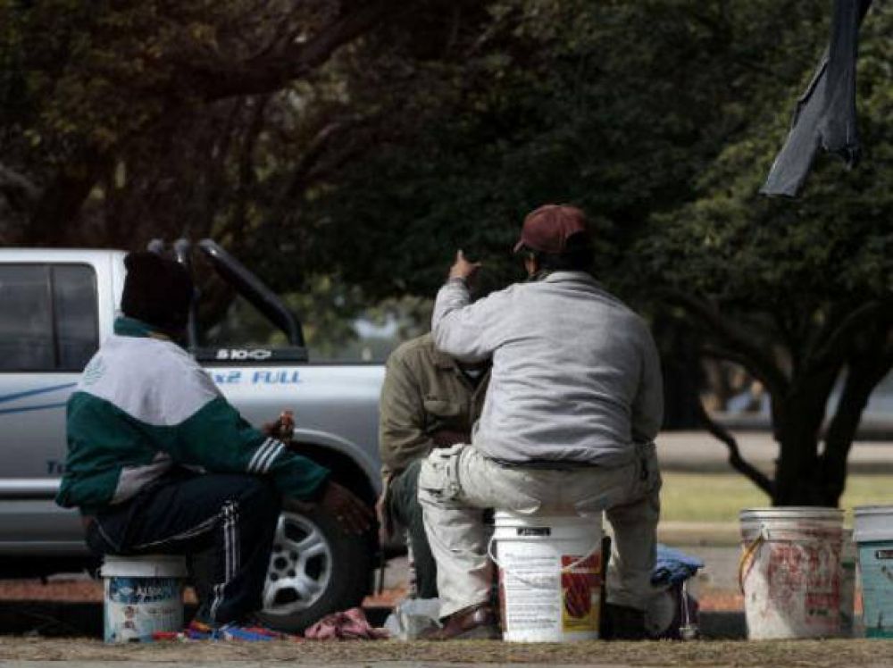 Quieren prohibir a los cuidacoches en los espacios emblem�ticos de Rosario