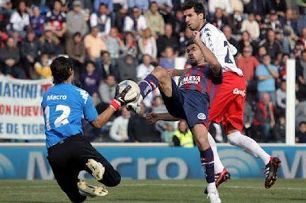San Lorenzo juega en Victoria con la cabeza en cualquier lado