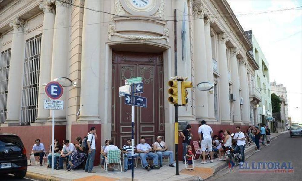 Extensa vigilia por un lugar en la Justicia Federal