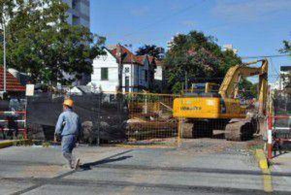 Trabajan sobre Chacabuco en la construcci�n del bajo nivel