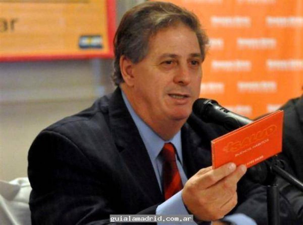 Entregaron las 5000 firmas por m�s y mejor salud