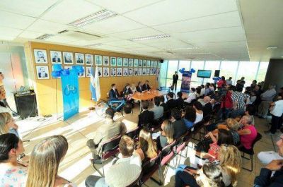 TuBi: Se firm� la compra de bicis, cascos y maquinarias para fabricar cuadros