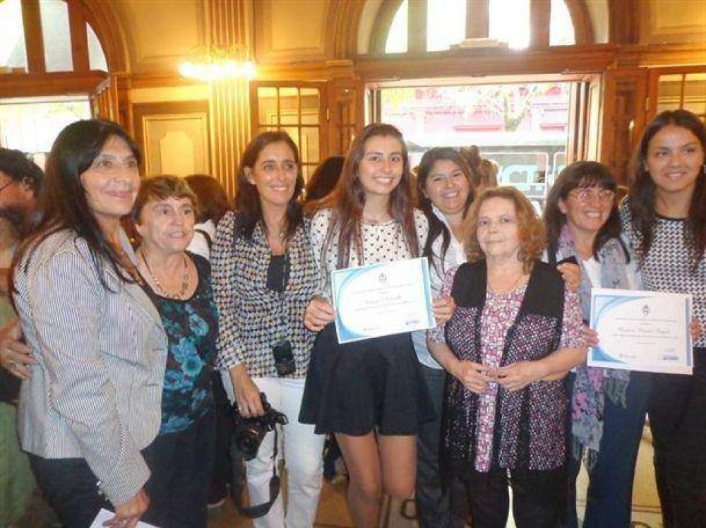 El Senado reconoci� el esfuerzo de 370 mujeres de la Provincia, entre ellas a seis pehuajenses