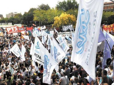 Descontaron los tres d�as de paro a los docentes y se calent� la paritaria