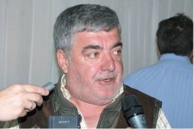 �Cimadevilla hace 30 a�os que vive de la teta del estado sin hacer nada por Chubut�