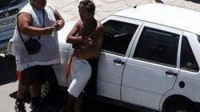 Quieren prohibir a los cuidacoches en diferentes zonas de la ciudad