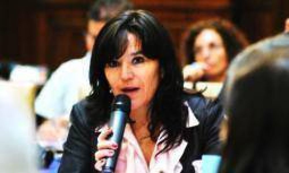El 3 de abril, Brizuela y Doria asume como legisladora provincial