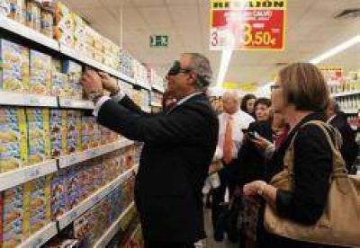 Aprueban proyecto para que las personas ciegas en el supermercado