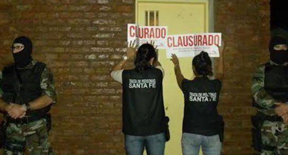 Allanan prost�bulo y asisten a 19 mujeres