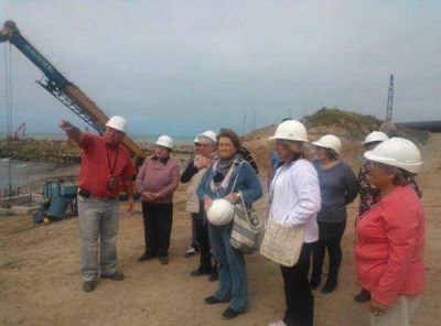 Jubilados visitaron la obra del Emisario Submarino