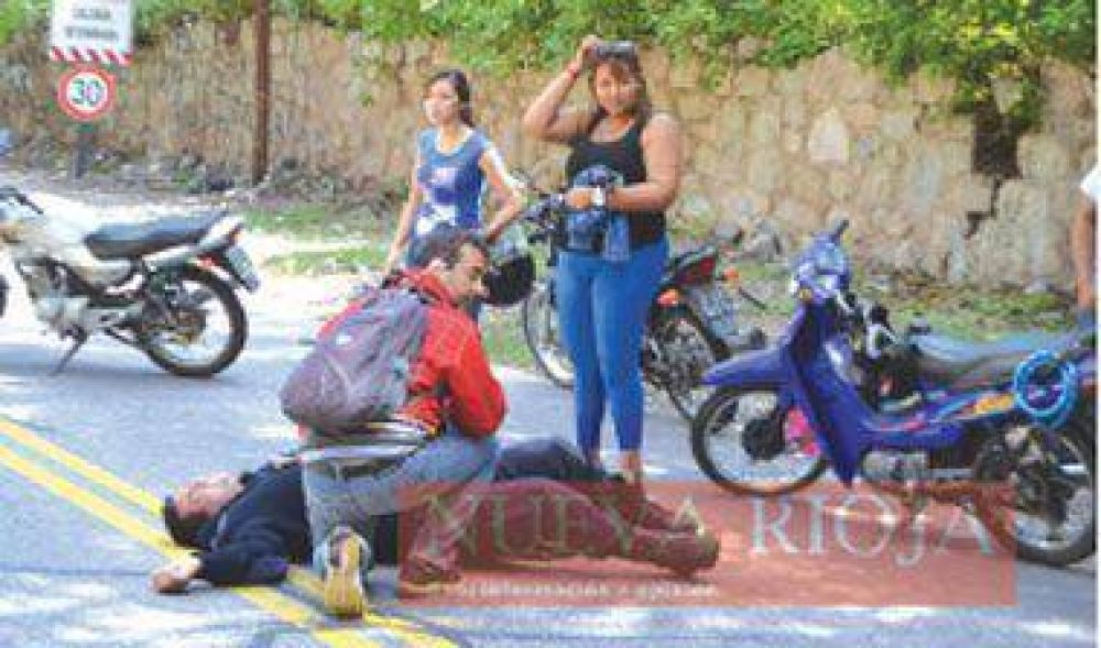 Un motociclista con graves fracturas en un tremendo accidente en la Ruta 75
