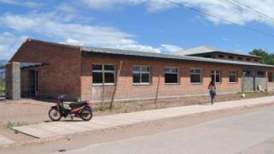 Docentes y funcionarios se reunieron para conocer por qu� se paraliz� la obra