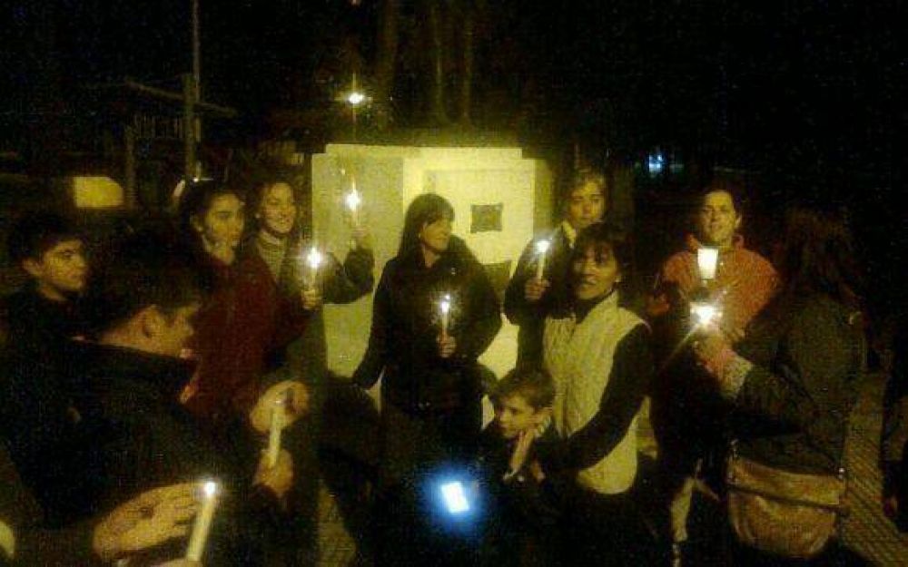  Docentes realizan marcha en Coronel Vidal por la Educaci�n P�blica