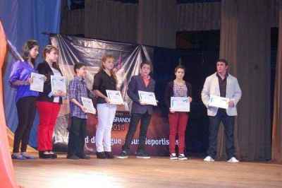 Concejales acompa�aron el reconocimiento a los deportistas destacados 