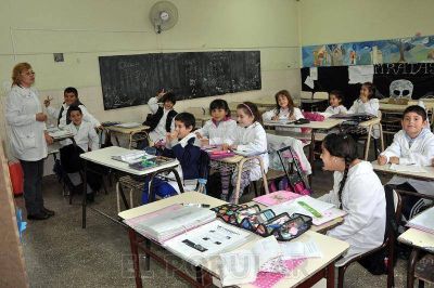Un mes despu�s, inician las clases en la ciudad