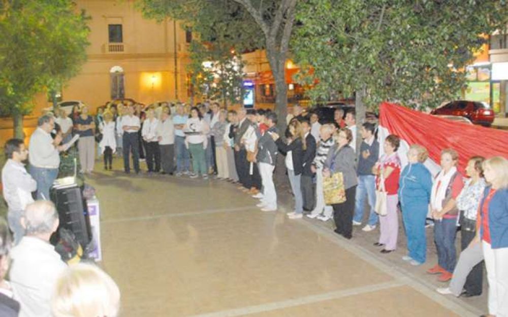 Realizaron un homenaje al ex presidente Ra�l Alfons�n