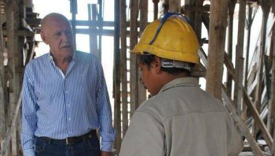 Acu�a recorri� la obra del Jard�n N� 6