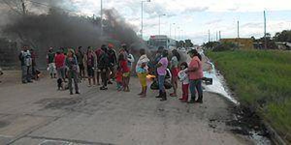 El Quebrachito: Damnificados por las lluvias protestaron y se enfrentaron violentamente con la polic�a
