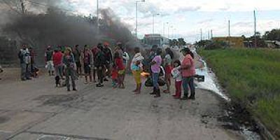 El Quebrachito: Damnificados por las lluvias protestaron y se enfrentaron violentamente con la polic�a