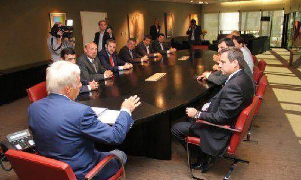 De la Sota abon� ayer escenario �dialoguista� con intendentes UCR
