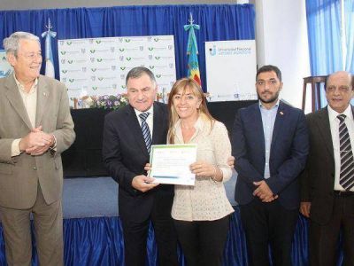 Producci�n m�s limpia: Entrega de aportes no reembolsables y becas