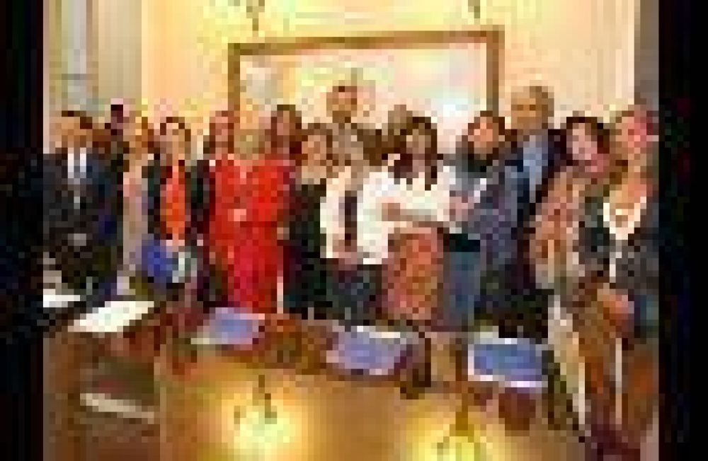 Firmaron un convenio para promover la igualdad de g�nero en la administraci�n p�blica mendocina
