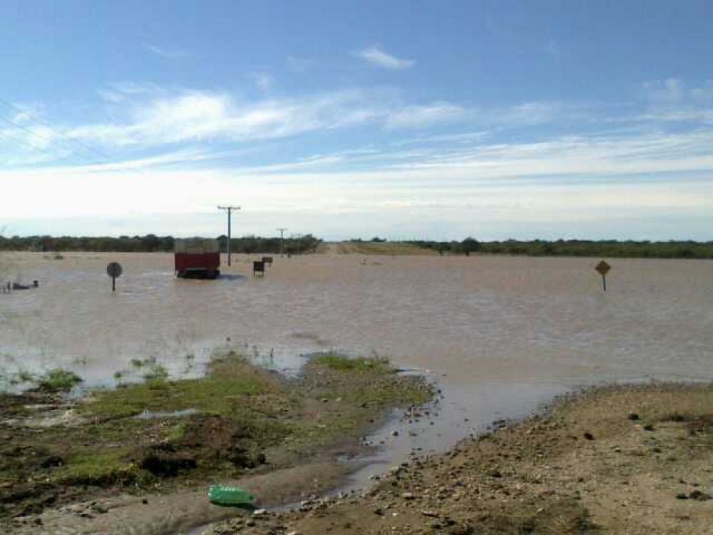 Cuchillo-Co: El Gobierno Provincial envi� t�cnicos y maquinarias por las inundaciones